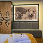 Lk Mountain Segmenty Z Prywatnym Jacuzzi I Widokami Na Góry I Jezioro Apartament Falsztyn